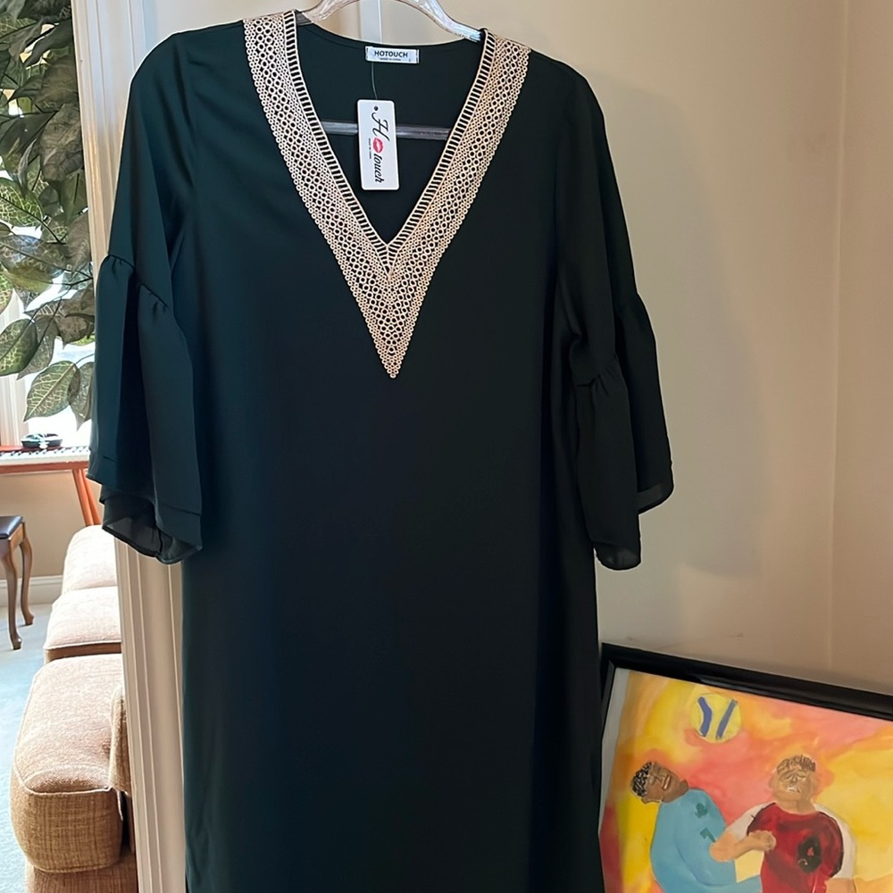 HOTOUCH BLACK DRESS WITH EMBROIDERED NECKLINE. SIZE SMALL.NWT